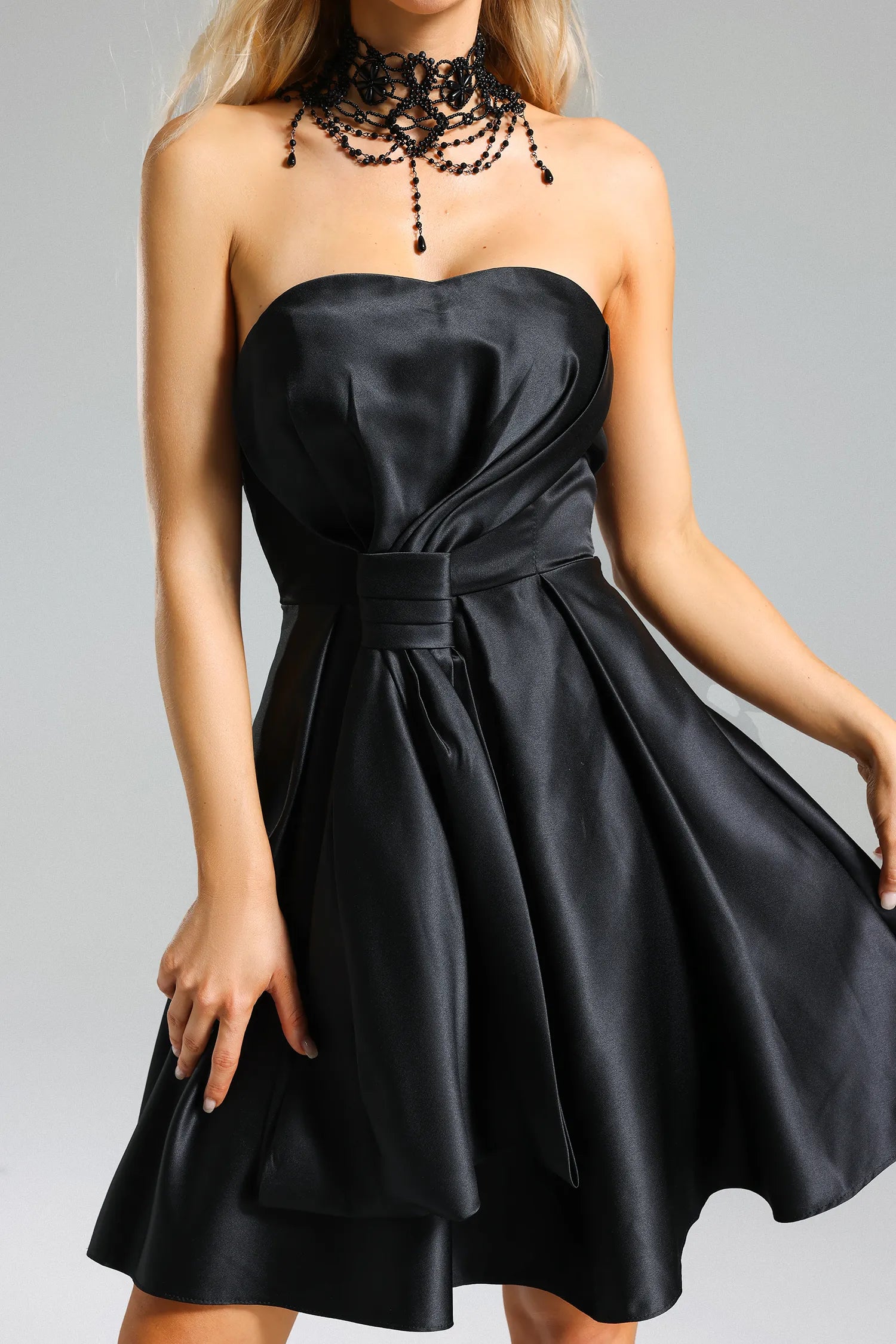 Deborah Satin-Trägerkleid