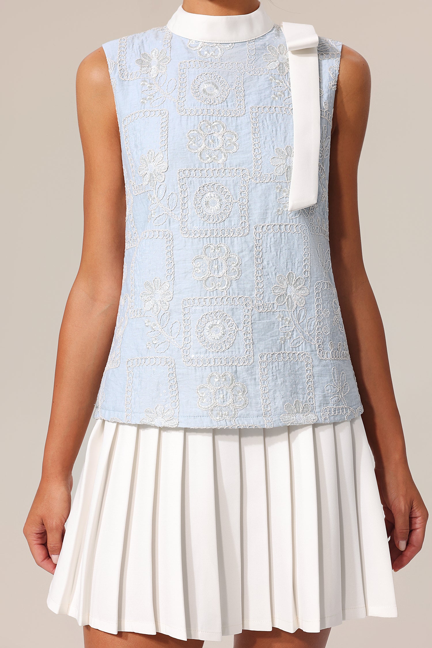 Deliyn Round Neck Sleeveless Bowknot Embroidery Folds Mini Dress