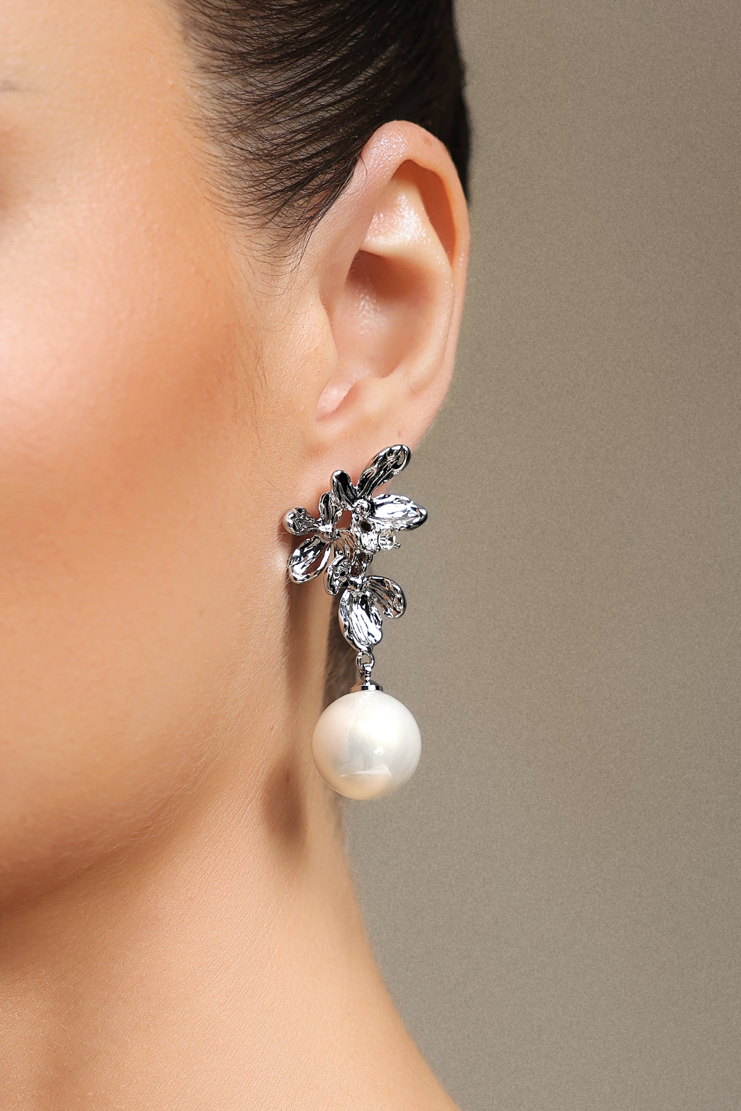 Teray Leaves Pearl Earrings