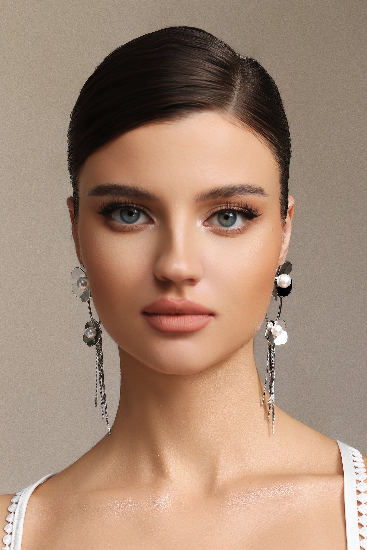 Elaba Flower Pearl Tassel Metal Earrings