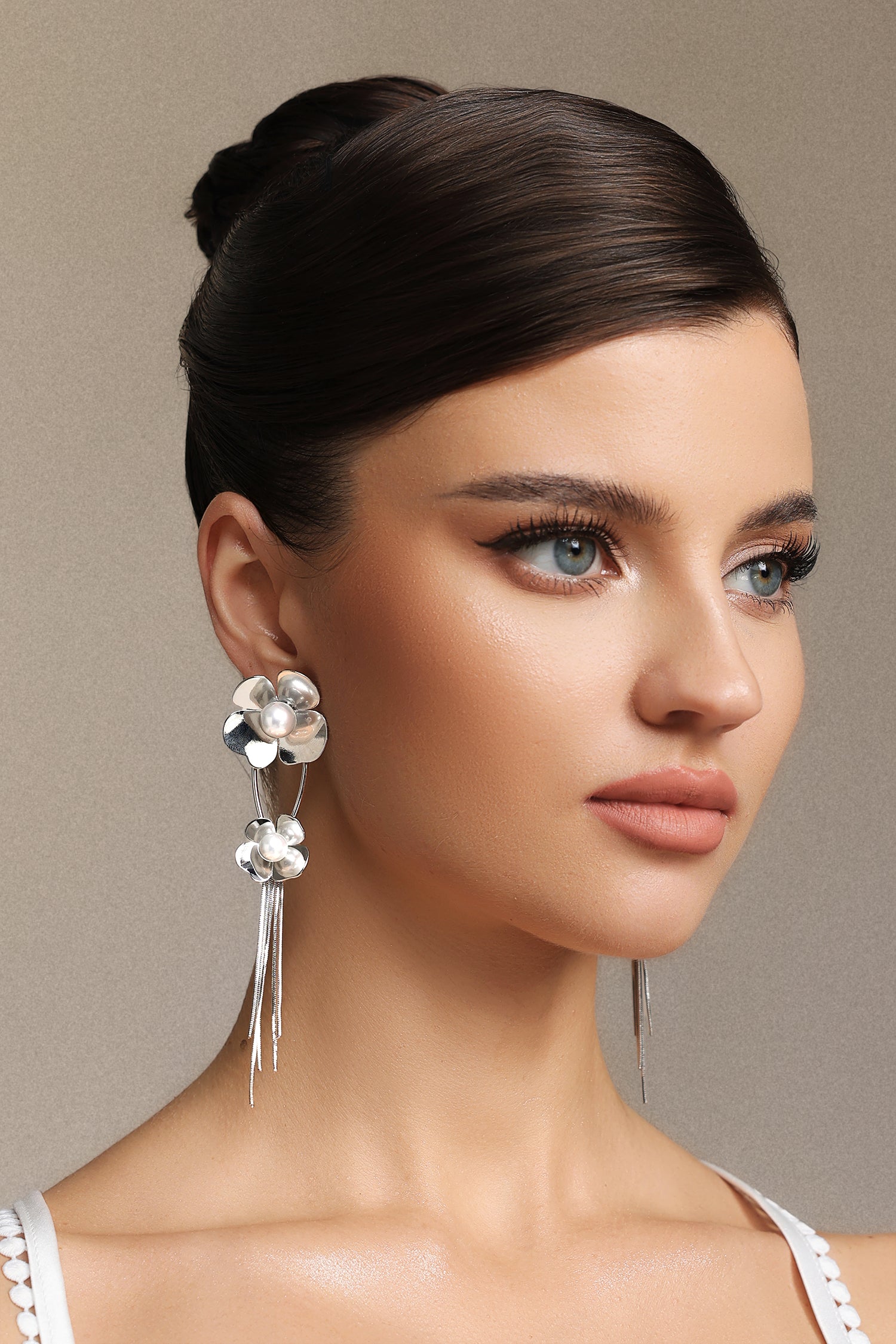 Elaba Flower Pearl Tassel Metal Earrings