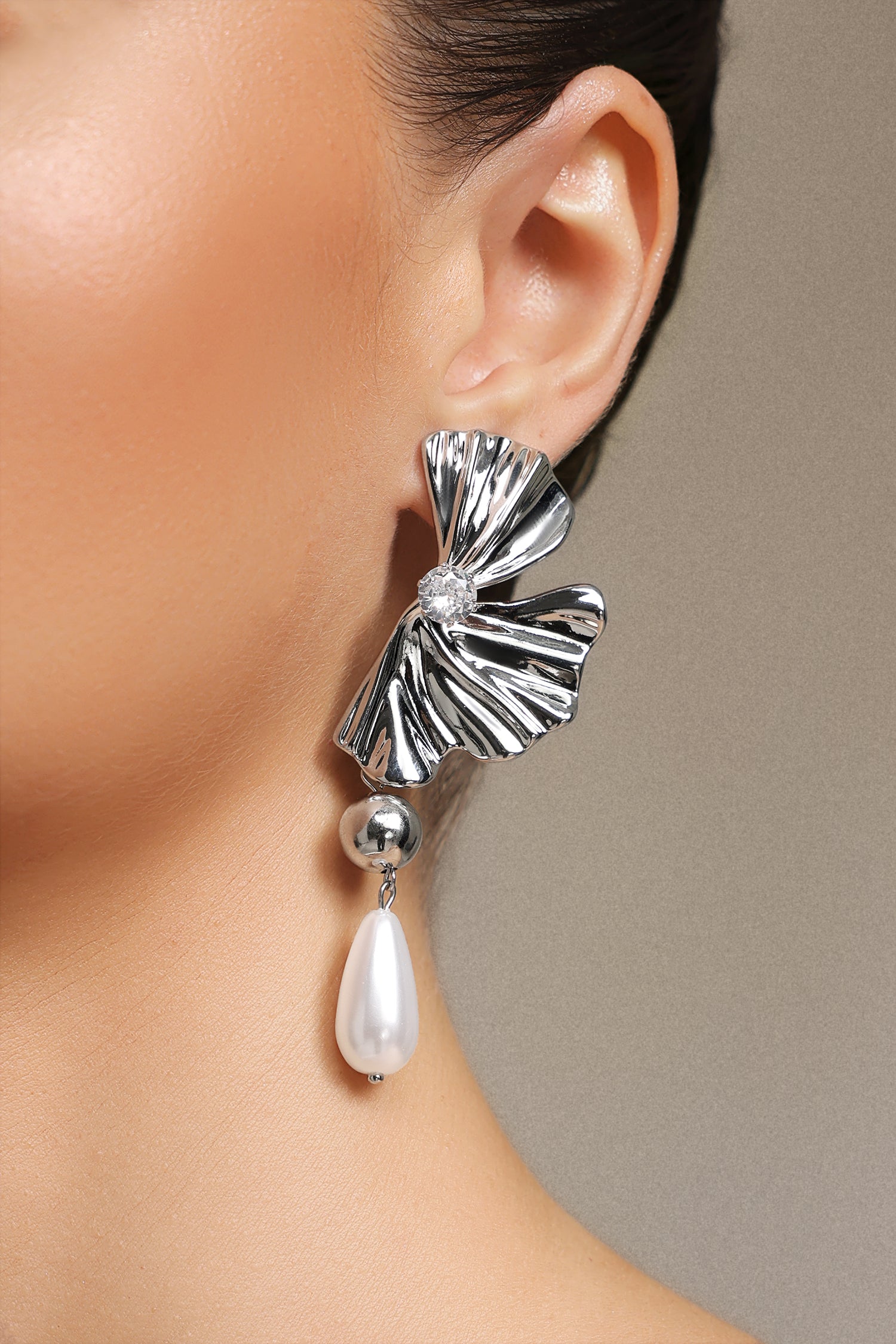 Lyla Diamond Flower Pearl Metal Earrings