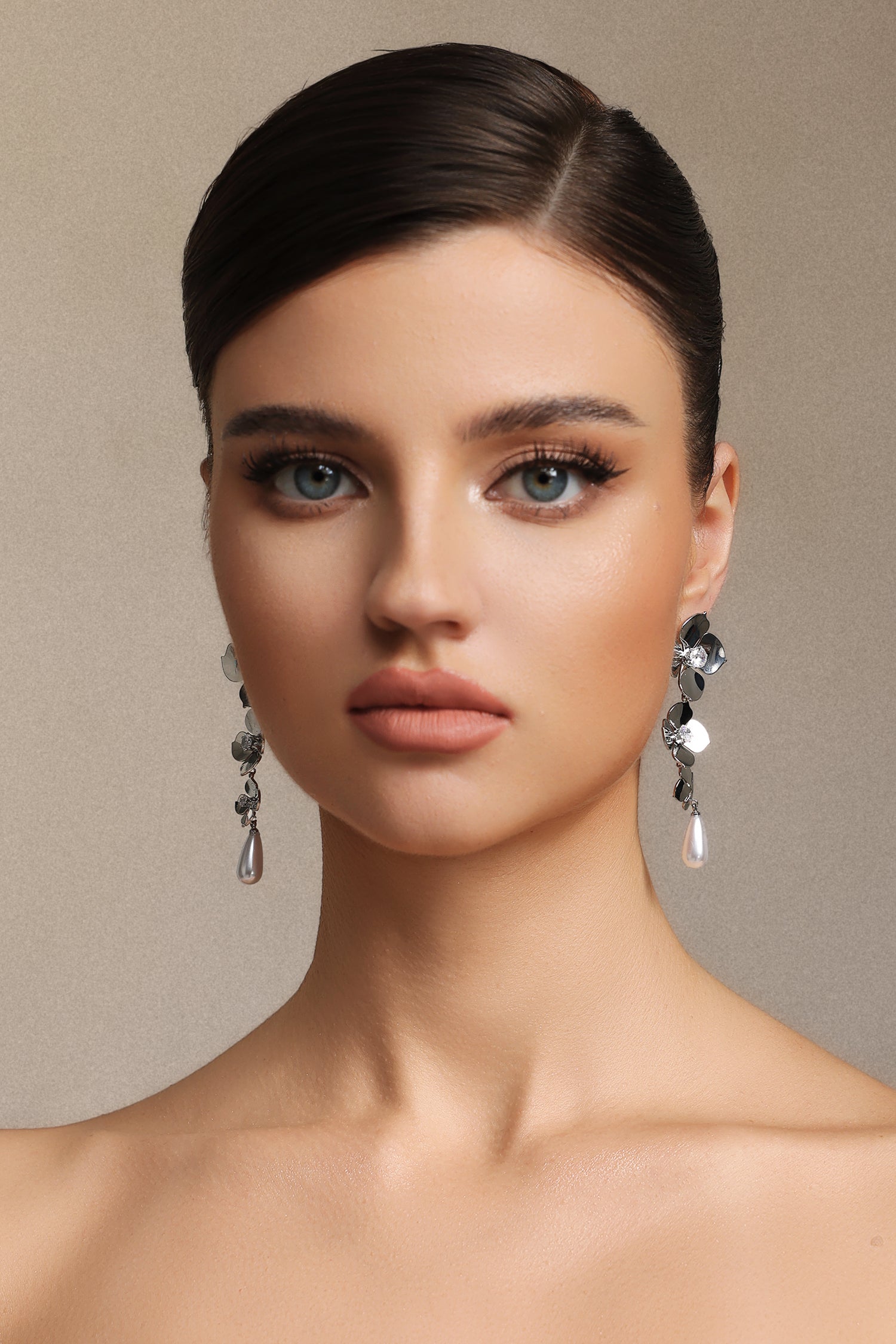 Tove Gradient Flower Diamond Pearl Earrings