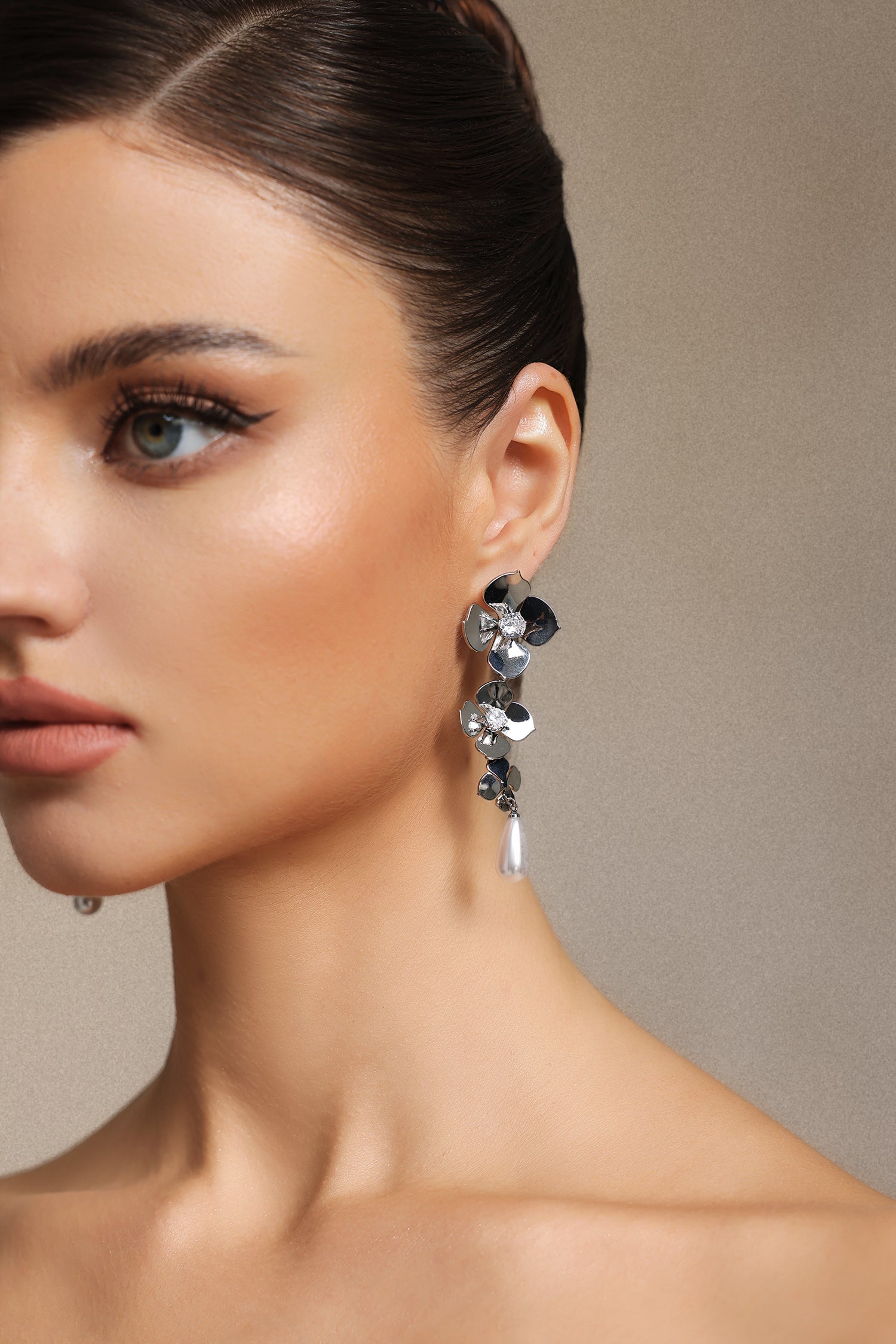 Tove Gradient Flower Diamond Pearl Earrings