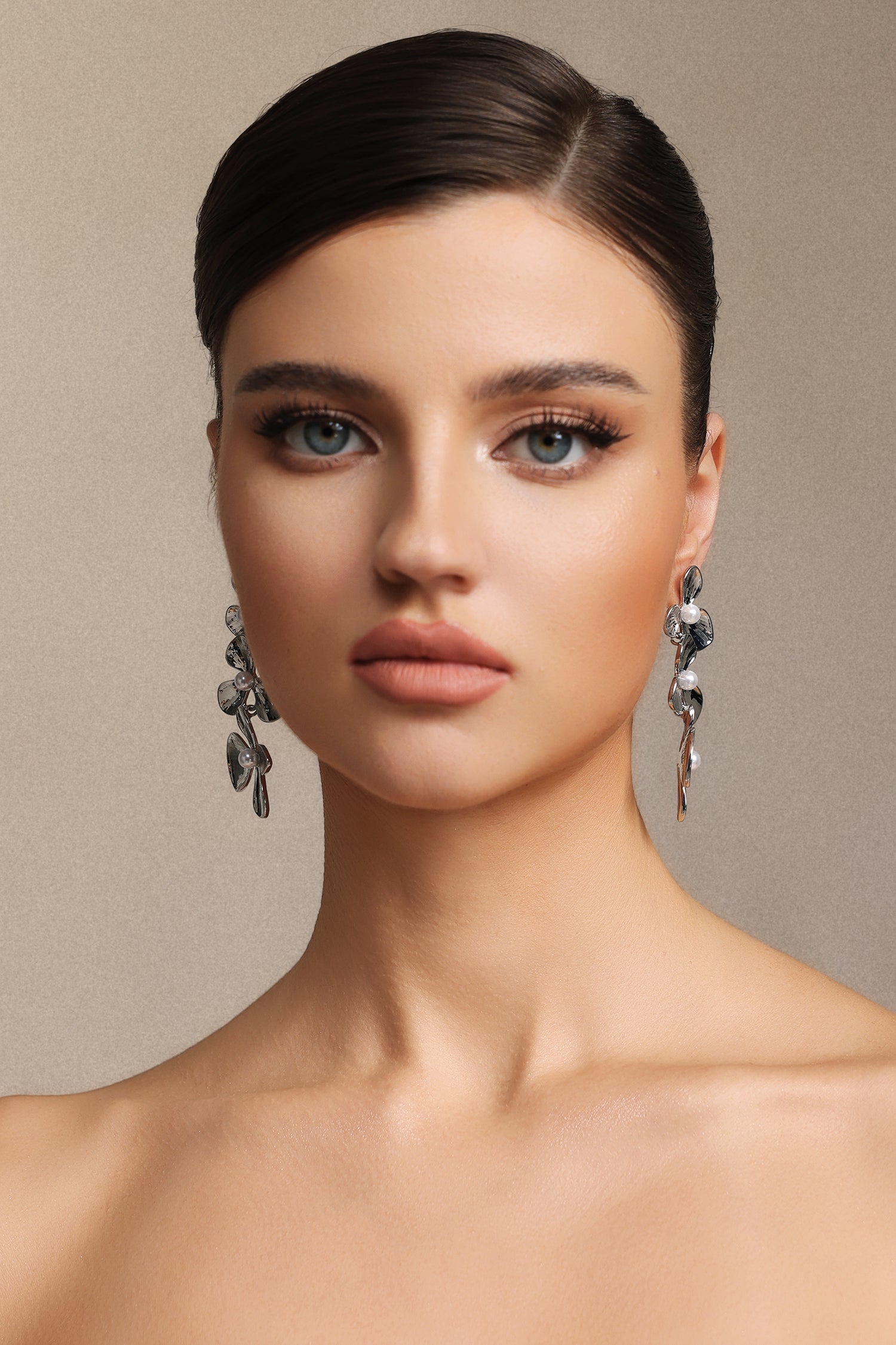 Nasim RounPull Flower Pearl Metal Irregular Earringsd Flower Diamond Pearl Earrings