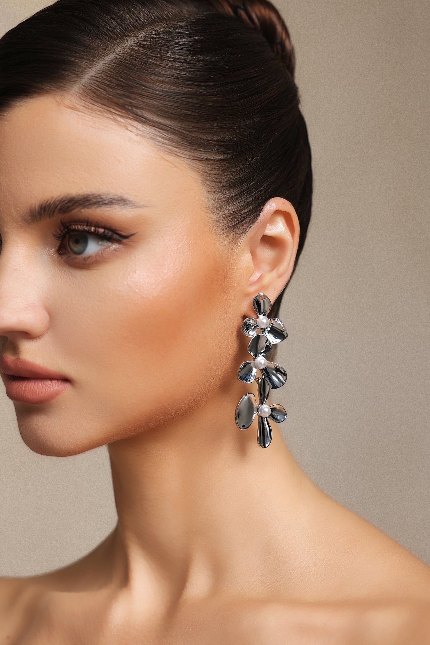 Nasim RounPull Flower Pearl Metal Irregular Earringsd Flower Diamond Pearl Earrings