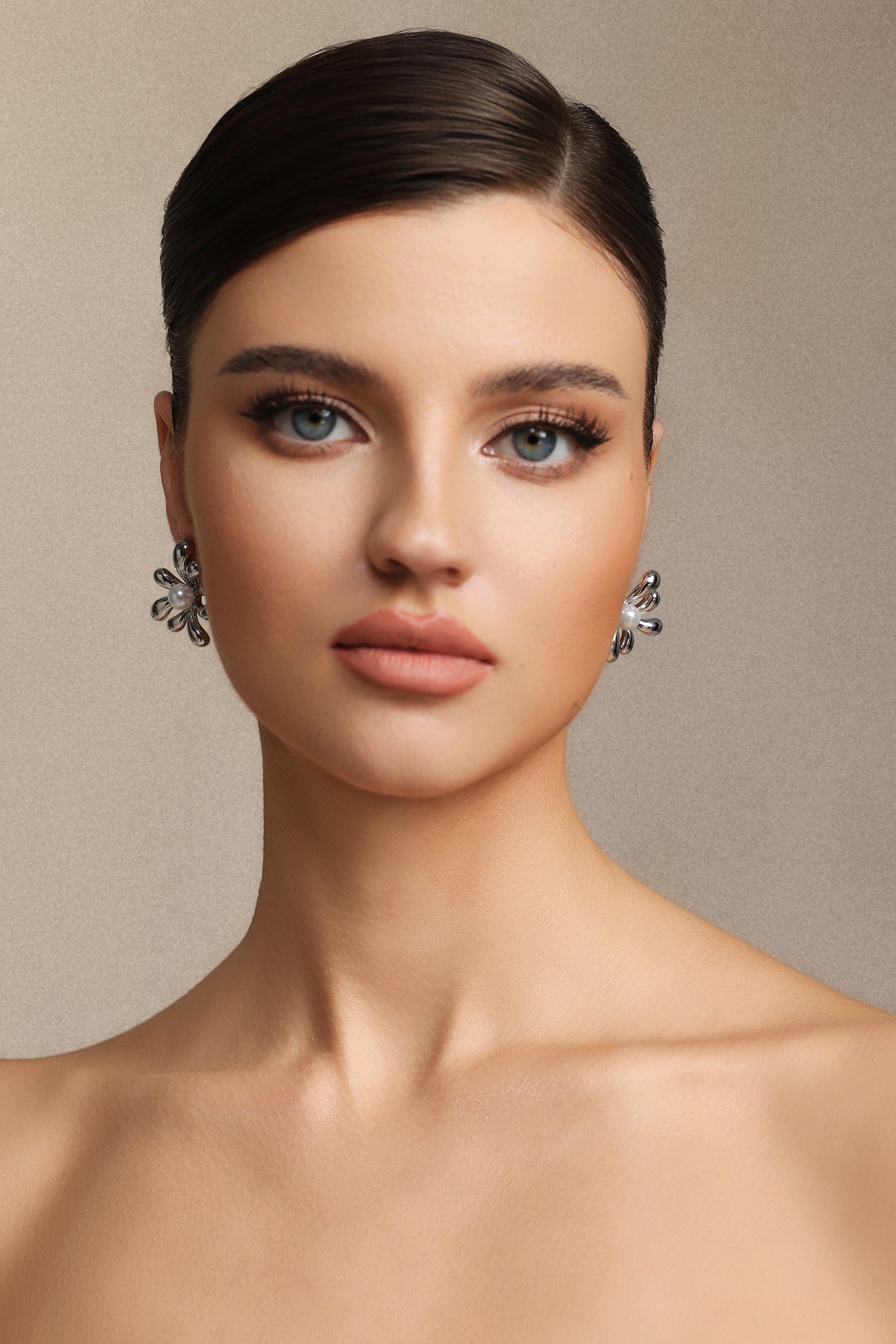 Villy Flower  Pearl Earrings