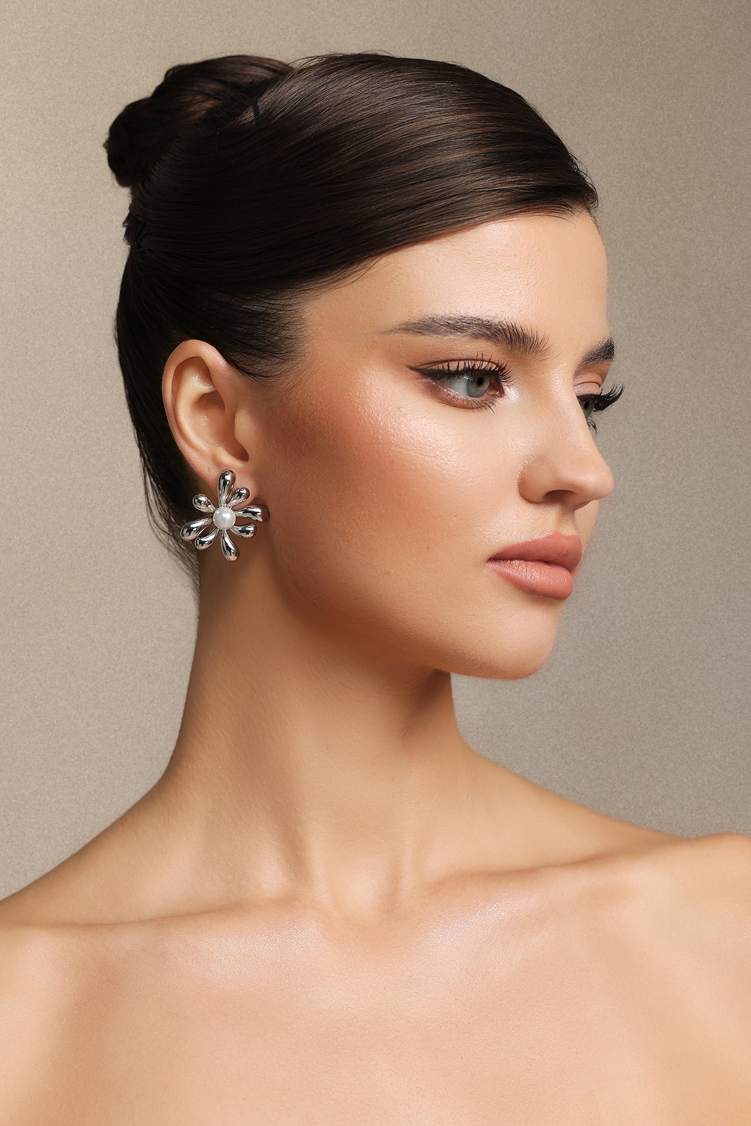 Villy Flower  Pearl Earrings