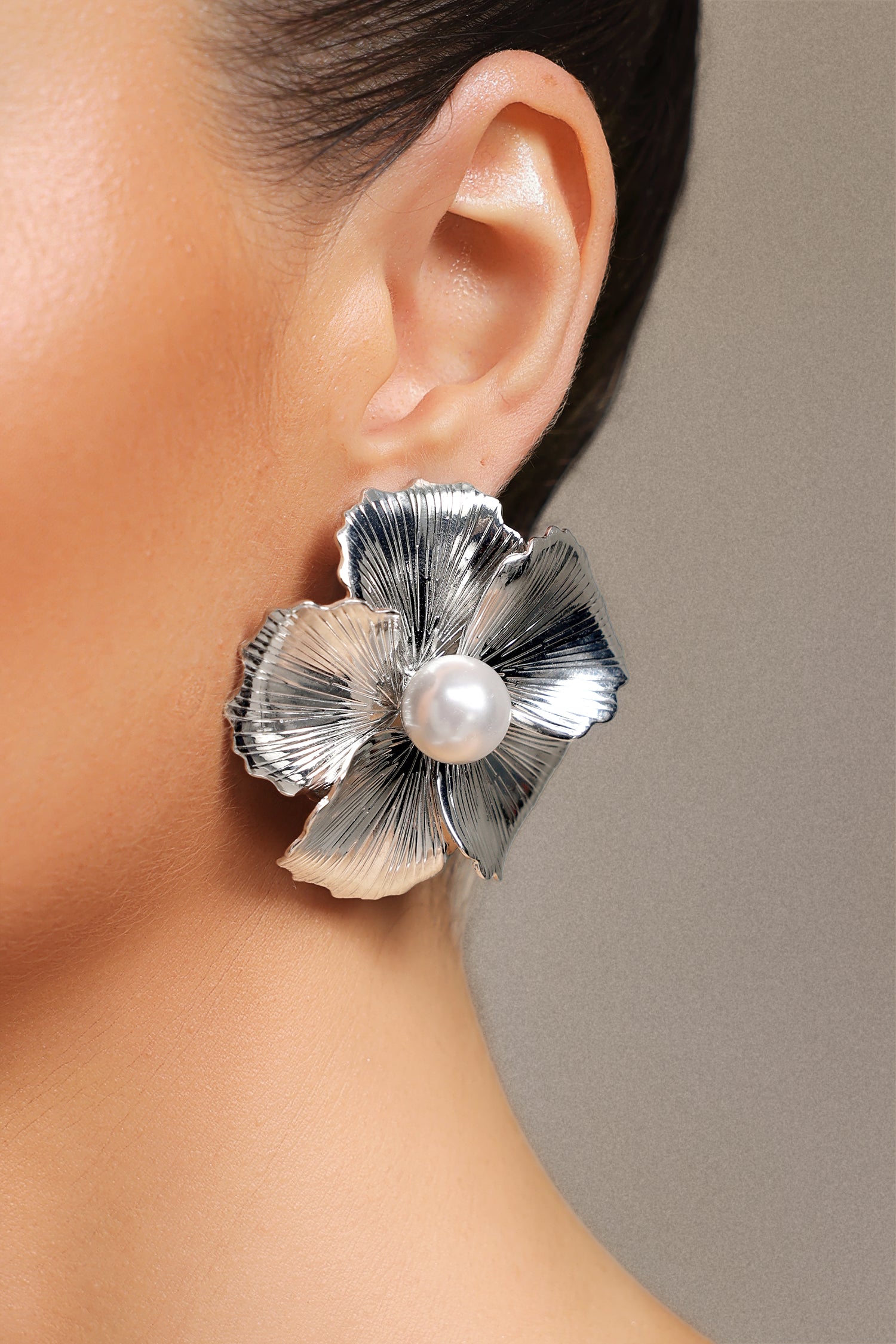 Tate Flower Pearl Earrings