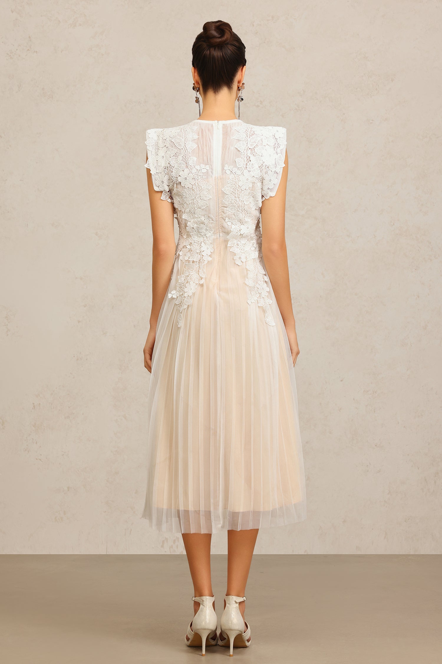 Deborah Round Neck leeveless Lace Flowers Folds Maxi Dress