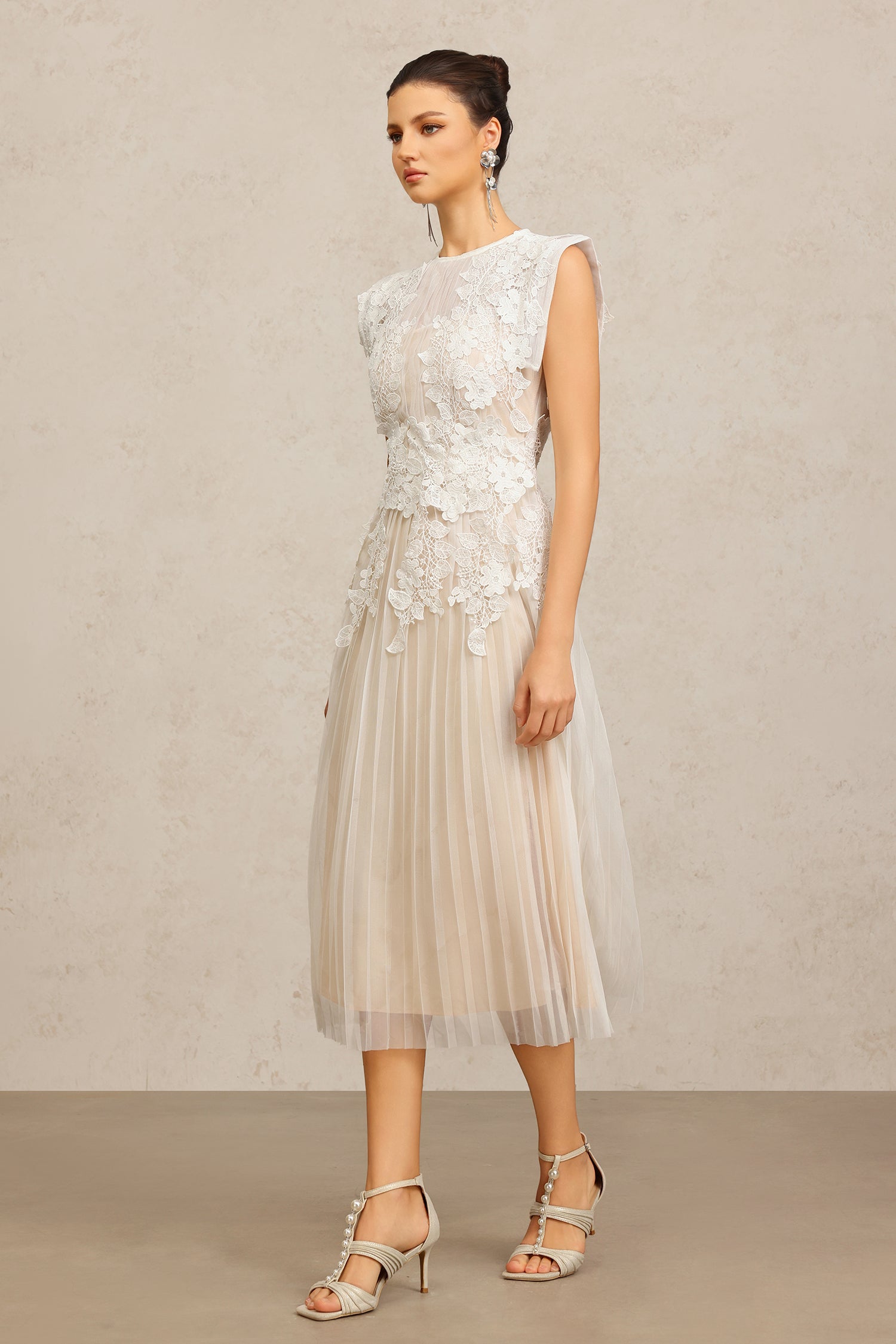 Deborah Round Neck leeveless Lace Flowers Folds Maxi Dress