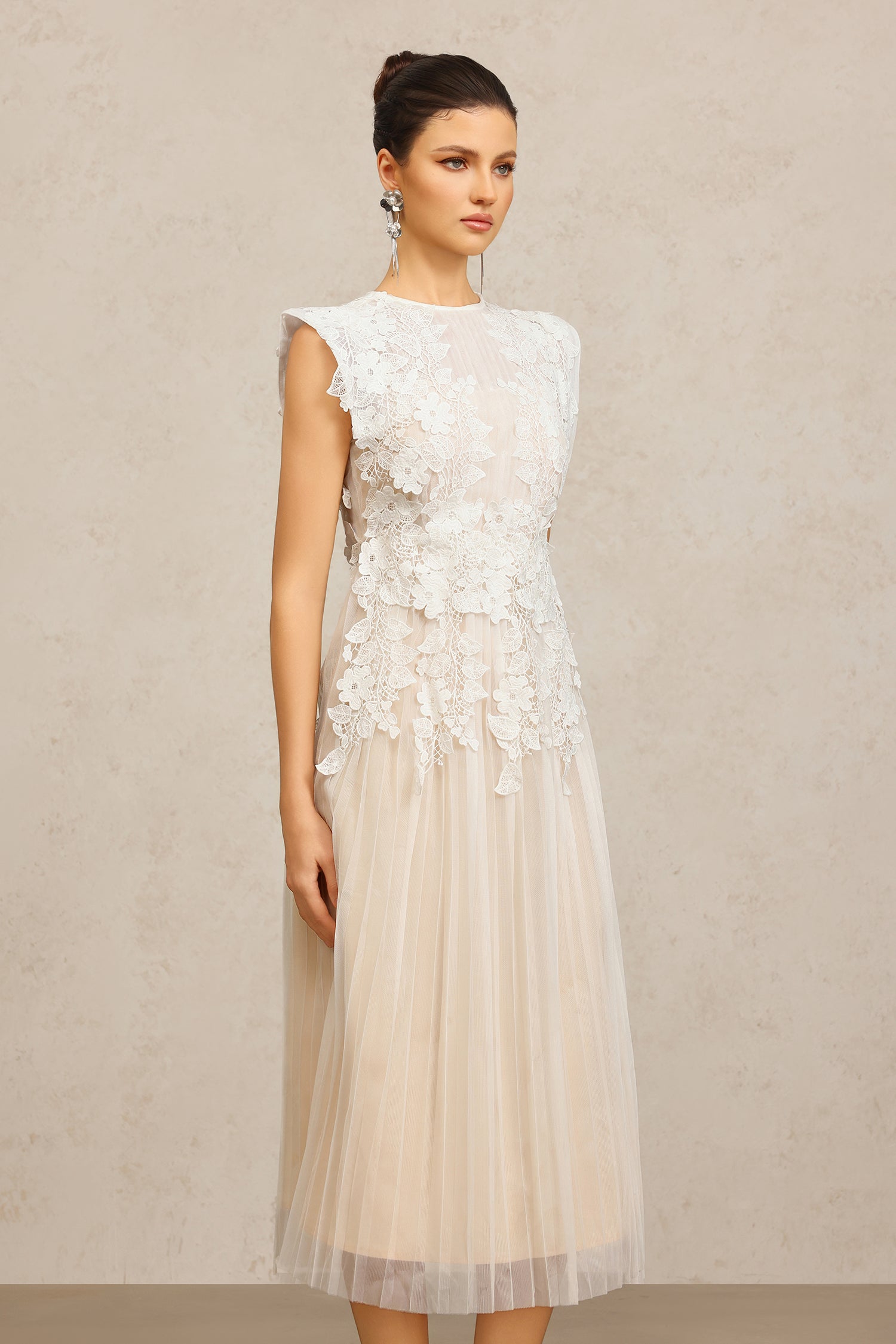 Deborah Round Neck leeveless Lace Flowers Folds Maxi Dress