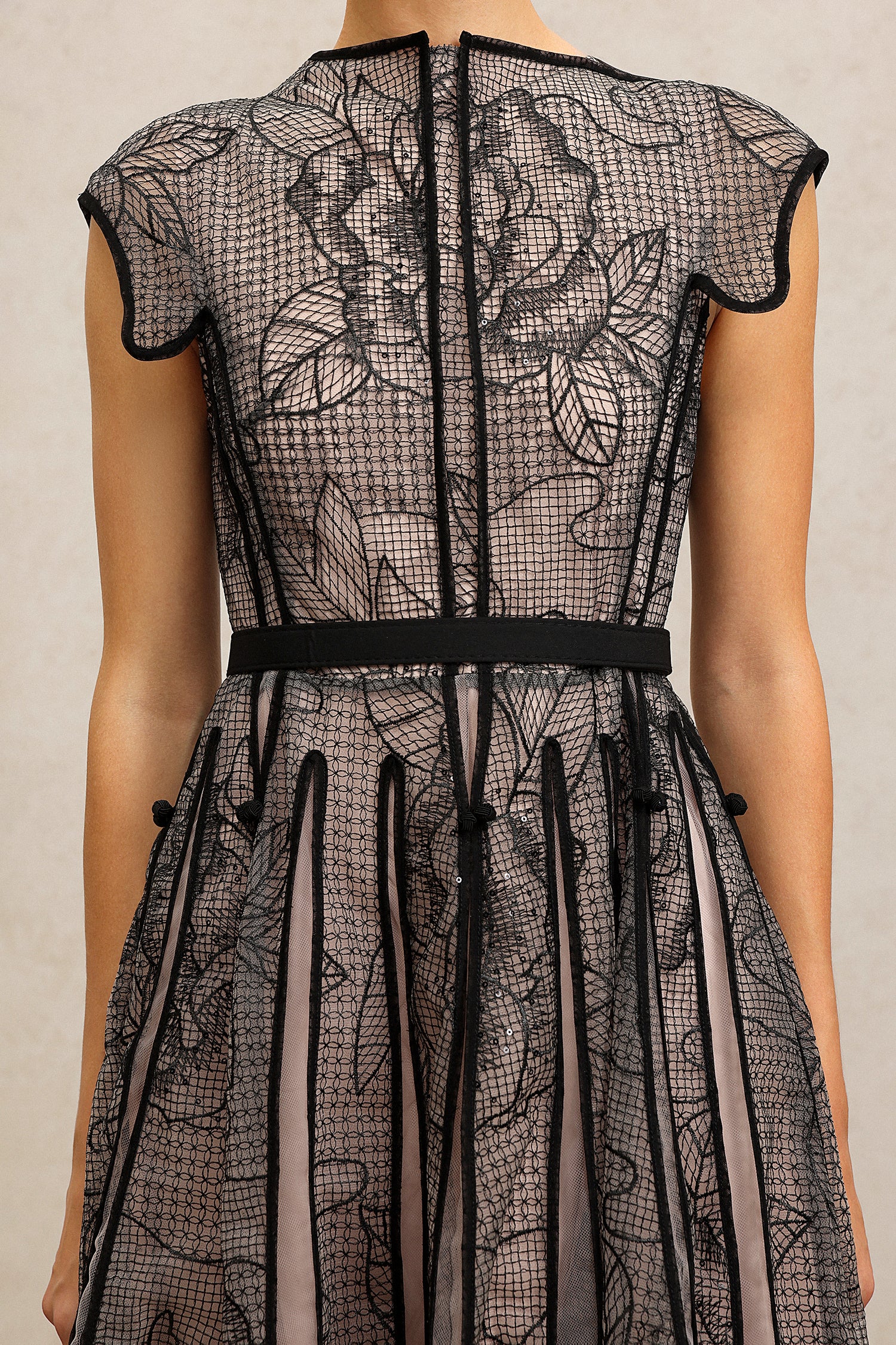 Kawko Asymmetric Sleeveles Embroidery Flowers Lace Maxi Dress